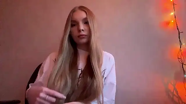 Snapshot of CarolineNine chatting on May 4, 2026, 4:14 pm CarolineNine online show from May 4, 2026, 4:14 pm