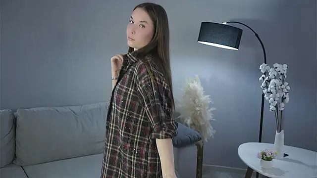 Snapshot of UshaDudney chatting on March 21, 2026, 3:22 am UshaDudney online show from March 21, 2026, 3:22 am