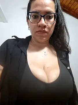 Gia-and-Lara online show from March 24, 2026, 12:26 am