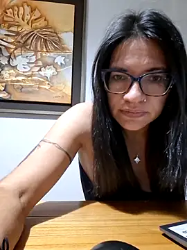 Gia-and-Lara online show from May 20, 2026, 11:33 pm
