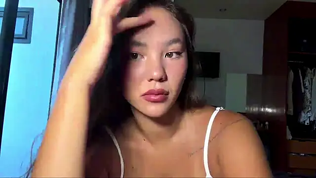 kamila 18 french online show from March 24, 2026, 5:12 am