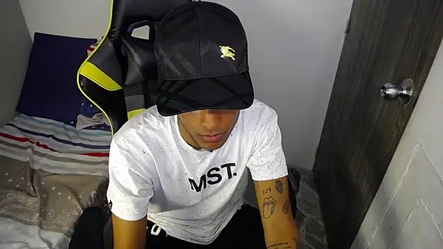 Theo 088  online show from March 24, 2026, 3:44 am