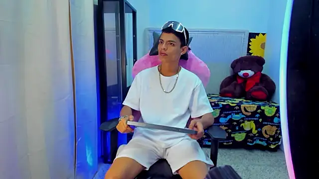 Dayron lee  online show from March 23, 2026, 8:24 pm