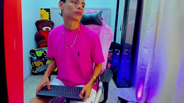 Dayron lee  online show from March 24, 2026, 8:25 pm