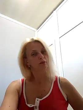 MiaLove183 online show from July 9, 2026, 2:21 pm