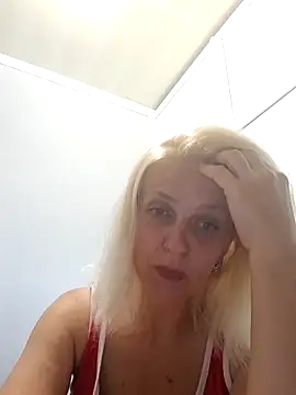 MiaLove183 online show from July 16, 2026, 1:39 pm