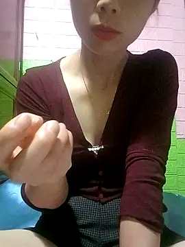 AmyLinee01 online show from April 7, 2026, 6:19 pm