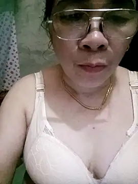 Snapshot of Funsexy1 chatting on April 4, 2026, 2:43 am Funsexy1 online show from April 4, 2026, 2:43 am