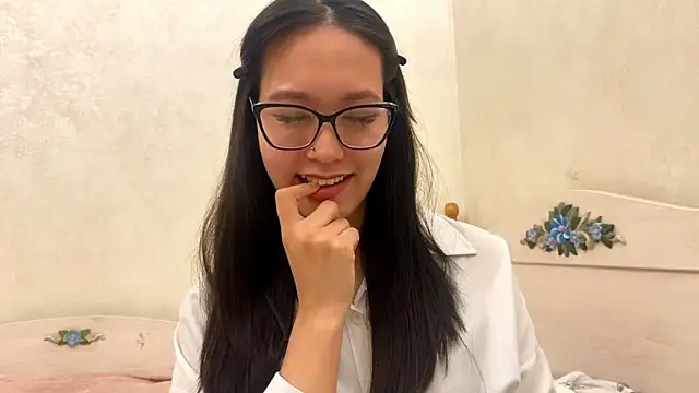 ayanovae online show from March 23, 2026, 3:38 pm