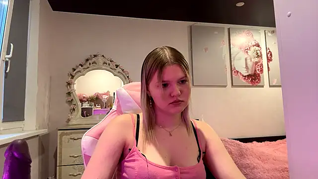 SweettAnny online show from June 13, 2026, 5:55 pm