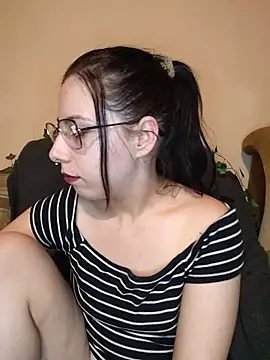 Snapshot of Rue_the_witch6 chatting on July 1, 2026, 9:47 pm Rue the witch6 online show from July 1, 2026, 9:47 pm