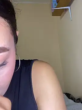 Snapshot of Itze_Mua chatting on April 6, 2026, 10:05 am Itze Mua online show from April 6, 2026, 10:05 am