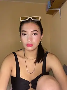 Snapshot of Itze_Mua chatting on April 19, 2026, 10:58 am Itze Mua online show from April 19, 2026, 10:58 am