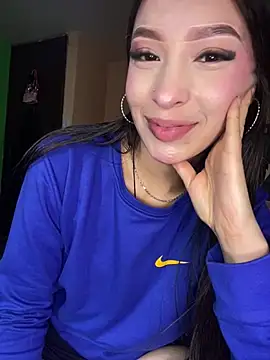 Snapshot of Itze_Mua chatting on May 21, 2026, 9:33 pm Itze Mua online show from May 21, 2026, 9:33 pm