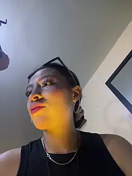 Snapshot of Itze_Mua chatting on May 22, 2026, 10:48 pm Itze Mua online show from May 22, 2026, 10:48 pm