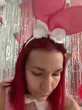 Amelie-RedHoney online show from April 5, 2026, 3:42 pm