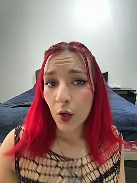 Amelie-RedHoney online show from May 1, 2026, 8:02 pm