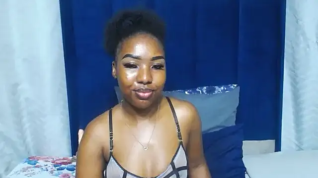 Snapshot of Candylips22 chatting on April 23, 2026, 5:48 pm Candylips22 online show from April 23, 2026, 5:48 pm