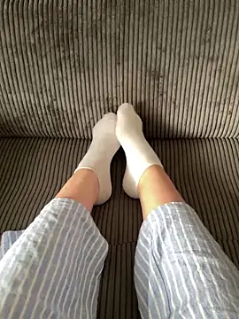 LilouPieds online show from June 14, 2026, 4:53 pm