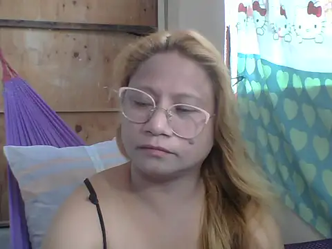 Snapshot of PinayChristine chatting on April 9, 2026, 3:50 am PinayChristine online show from April 9, 2026, 3:50 am