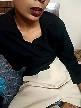 Riya Pandey0 online show from April 12, 2026, 1:38 pm