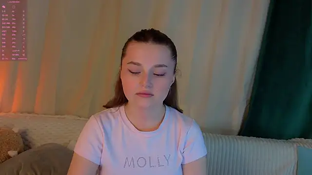 LorriMonz online show from June 1, 2026, 1:40 am