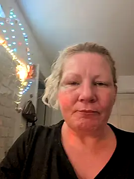 Snapshot of trippsgotlips chatting on May 27, 2026, 1:41 pm trippsgotlips online show from May 27, 2026, 1:41 pm