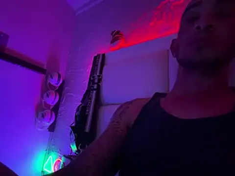 hpcouplee420 online show from May 26, 2026, 9:49 am