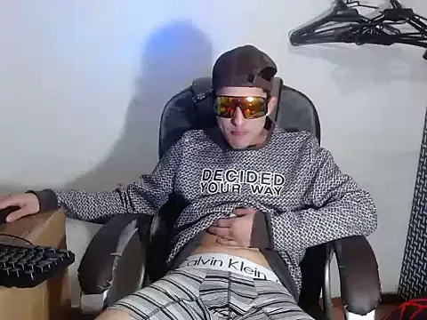 SexyboyHot2000 online show from June 4, 2026, 1:33 am