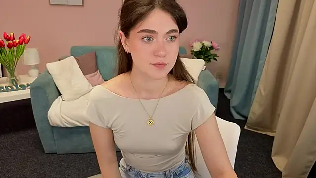SunnyBloss online show from June 7, 2026, 8:23 pm