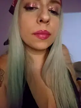 Yiyi 666 online show from March 27, 2026, 6:19 am