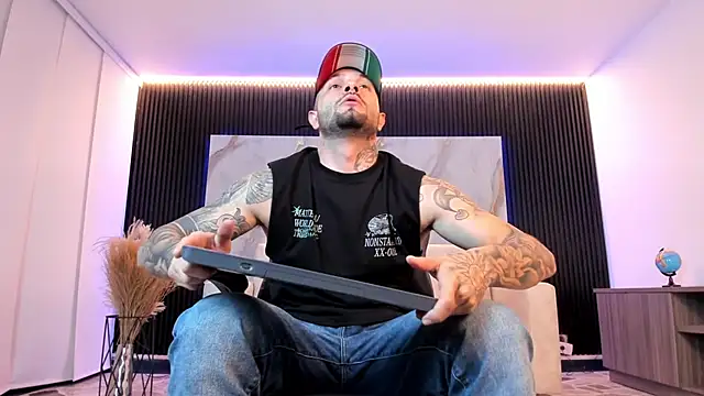 NICK OWEEN26 online show from March 25, 2026, 11:33 pm