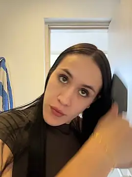 SerenaFox  online show from May 19, 2026, 6:14 pm