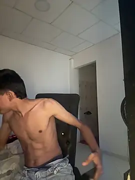 Snapshot of io_skay chatting on March 25, 2026, 8:15 pm io skay online show from March 25, 2026, 8:15 pm