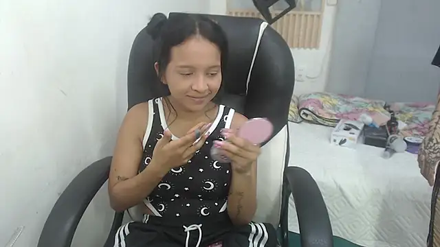 naty 18 online show from June 10, 2026, 4:34 am