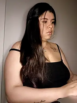 Snapshot of tania_22xx chatting on May 7, 2026, 4:29 am tania 22xx online show from May 7, 2026, 4:29 am