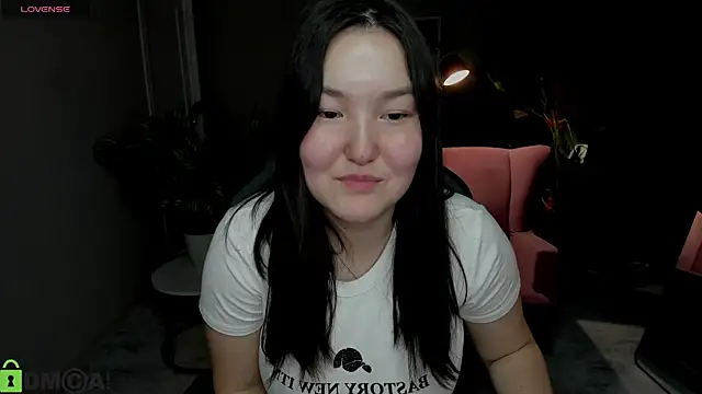 CamilaMartiez online show from July 16, 2026, 12:33 pm