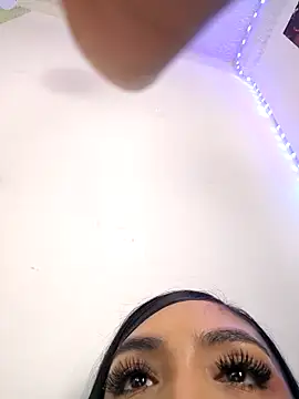 Snapshot of yvonne_1998 chatting on March 25, 2026, 9:10 pm yvonne 1998 online show from March 25, 2026, 9:10 pm