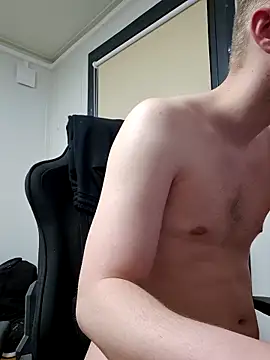 Snapshot of Aceyguy chatting on April 9, 2026, 7:19 pm Aceyguy online show from April 9, 2026, 7:19 pm