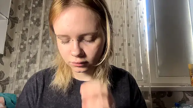 Snapshot of KrystenHoye chatting on March 27, 2026, 8:26 am KrystenHoye online show from March 27, 2026, 8:26 am