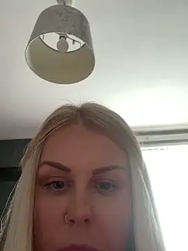 saucymelaine09 online show from March 26, 2026, 1:28 pm