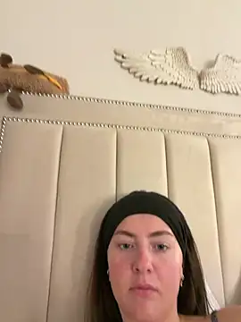 Snapshot of LolaSkyee chatting on April 8, 2026, 6:57 am LolaSkyee online show from April 8, 2026, 6:57 am