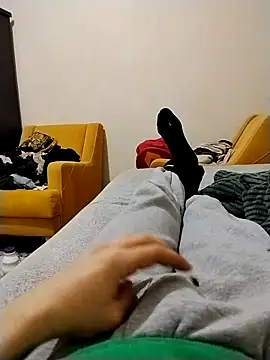 Snapshot of y2561 chatting on April 1, 2026, 5:32 pm y2561 online show from April 1, 2026, 5:32 pm