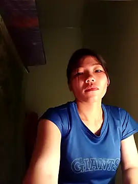Snapshot of -Quyny- chatting on April 14, 2026, 7:31 pm -Quyny- online show from April 14, 2026, 7:31 pm