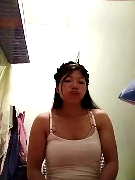 Snapshot of -Quyny- chatting on April 19, 2026, 7:38 pm -Quyny- online show from April 19, 2026, 7:38 pm