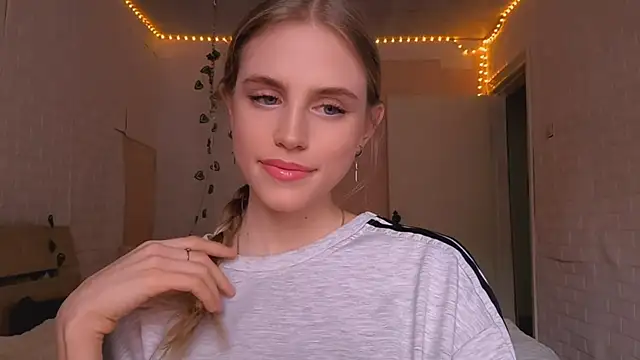 EveCoutch online show from April 1, 2026, 12:06 pm