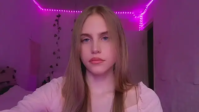 EveCoutch online show from April 10, 2026, 1:16 pm