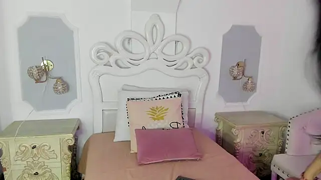 elizathx online show from April 9, 2026, 11:59 am