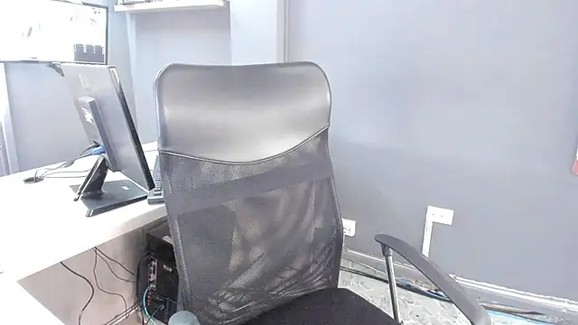 Lucia11  online show from April 2, 2026, 4:04 pm