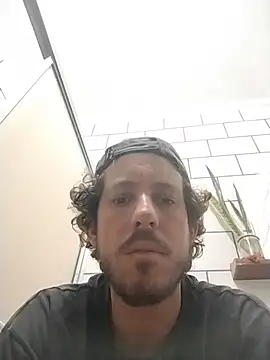 Surfista0012 online show from July 15, 2026, 9:25 am